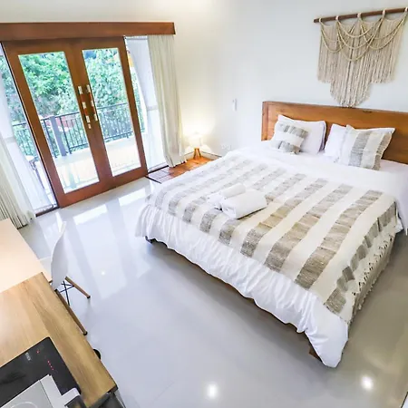 Modern Room W/ Desk, Kitchenette & 2 Rest Zones-1